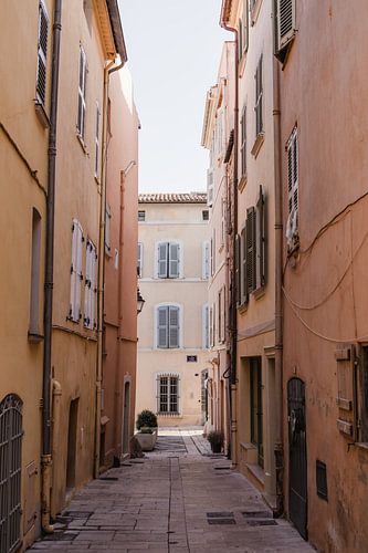 Narrow alley Saint-Tropez France