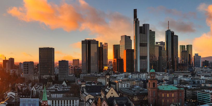 Skyline in the sunset by Markus Lange