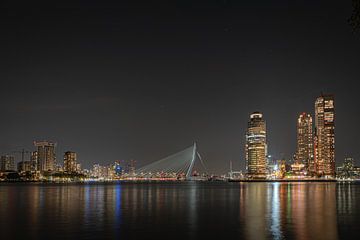 Rotterdam bij nacht van Alco Vos