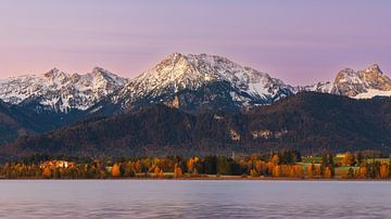 Sonnenaufgang über dem Hopfensee, Bayern, Deutschland von Henk Meijer Photography