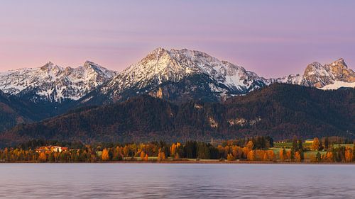 Zonsopkomst boven de Hopfensee, Beieren, Duitsland
