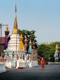 Wat Chedi Luang in Chiang Mai – buddhistischer Tempel mit Mönch von Thea.Photo