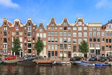 Grachtenpanden aan de Prinsengracht in de zomer von Dennis van de Water