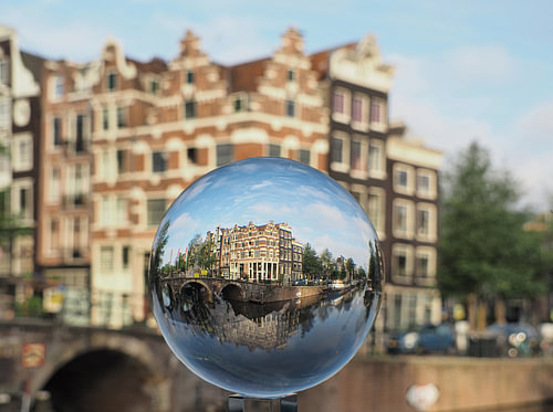 Amsterdam in einer Kugel