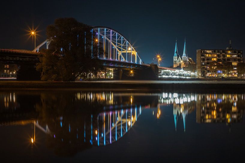 Wilhelmina-Brücke und Bergkerk Deventer am Abend von Meindert Marinus