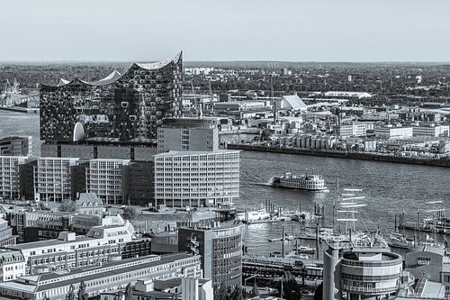 Le port de Hambourg avec l'Elbphilharmonie à Hambourg sur Werner Dieterich