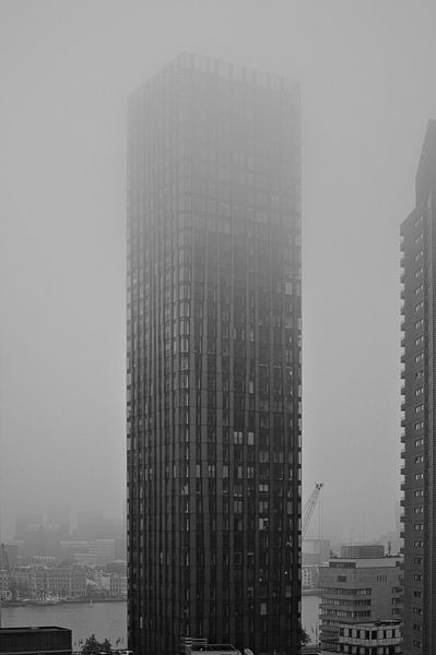 The Red Apple in de mist by Sebastiaan van Hattum