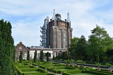 Villa Augustus, oude watertoren en tuinen in Dordrecht van Nicolette Vermeulen
