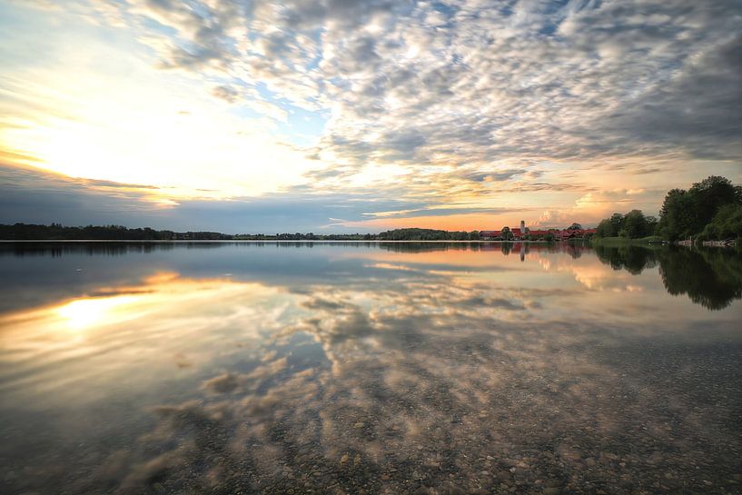 Die Sonne geht unter am Riegsee von Teresa Bauer