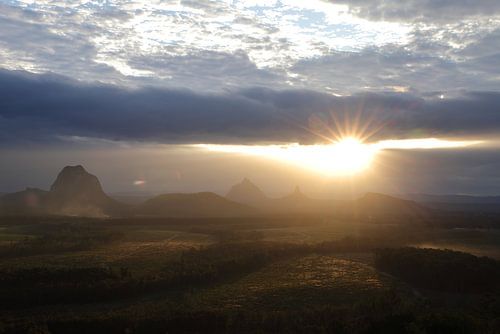 Zonsondergang , Glasshouse Mountains , Queensland, Australië