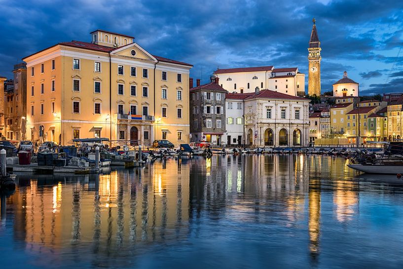 Piran bij nacht, Slovenië van Michael Abid