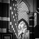 Frau in der Goldenen Moschee, Depok, Java, Indonesien von Bertil van Beek Miniaturansicht