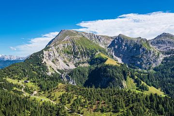 Vue sur le paysage du Berchtesgadener Land depuis le Mont Jenner. sur Rico Ködder