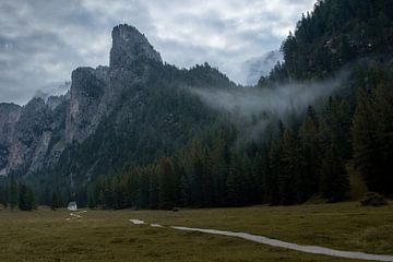 De Fluistering van de Bergen van Sebastian Stef