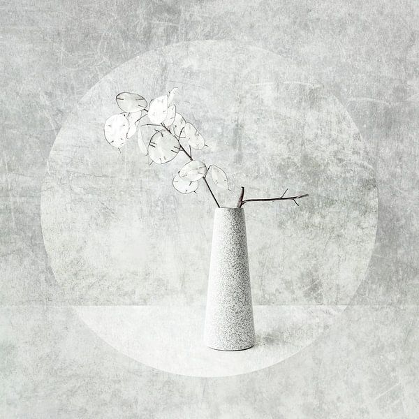 Still life with flowers. Basic. Judas medal. Japandi. by Alie Ekkelenkamp