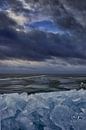 Stormachtige luchten en bergen met ijsblokjes van foto-fantasie foto-fantasie thumbnail
