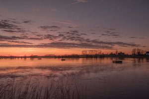 Magnifique lever de soleil au ferry sur Moetwil en van Dijk - Fotografie