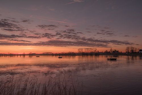 Mooie zonsopgang bij veerpont