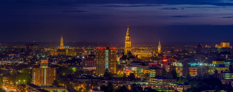 De stad Groningen tijdens het blauwe uur van Henk Meijer Photography