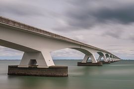 Die Brücke über die Oosterschelde von Gerry van Roosmalen