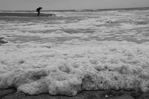 schuimkraag in de branding