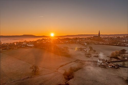 Drone opname van een zonsopkomst bij Vijlen in Zuid-Limburg