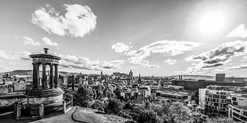 Blick von Calton Hill über Edinburgh - Monochrom