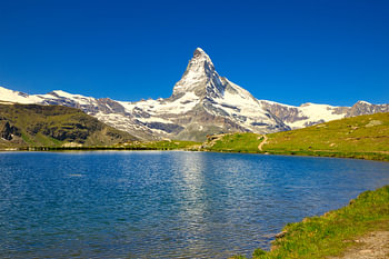 Cervin avec lac de Stelli