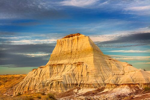 Badlands in de Canadese woestijn bij zonsopkomst