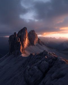Morgenglanz am Bergmassiv
