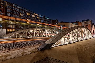 Brücke in der Hamburger Speicherstadt von Felix Marx