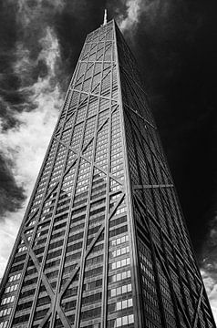 Glazen en stalen façade van het John Hancock Center in Chicago USA in zwart-wit van Dieter Walther