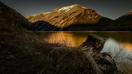 Coucher de soleil sur un lac de montagne en Italie. sur Rick Ermstrang