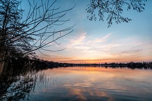 coucher de soleil d'automne au lac sur Marc-Sven Kirsch