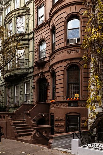 New York:  Upper West Side brownstone huizen met pompoenen