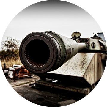 Tank  bij voormalige grensovergang West Duitsland - Duitse Democratische Republiek Helmstedt