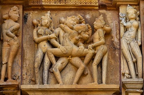 De tempelreliëfs van Khajuraho in Madhya Pradesh India