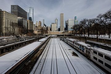 skyline op chicago vanaf het treinstation