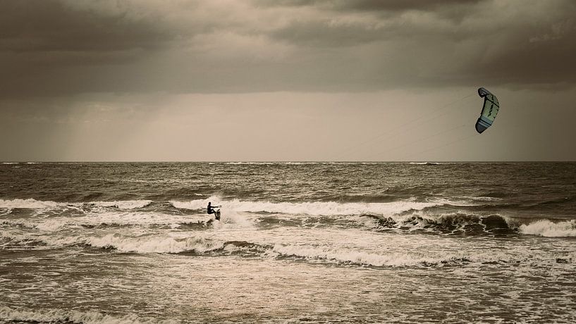 Kitesurfer off Norderney by Steffen Peters