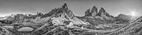 Dolomiten Bergpanorama bei den drei Zinnen in schwarzweiß