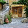 Typisch Frans straatbeeld met een deli in de Dordogne streek van iPics Photography