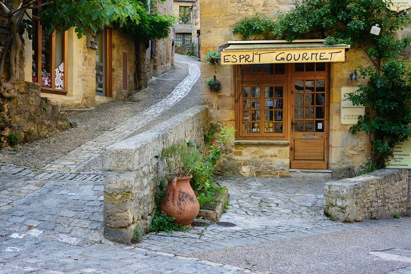 Dordogne Gourmet-Ladenfront in einer traditionellen Stadt von iPics Photography