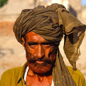 portrait old man with turban, Pakistan by Jan Fritz