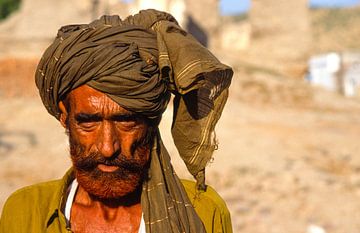 portret oude man met tulband, Pakistan van Jan Fritz