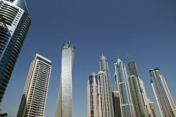 Moderne wolkenkrabbers in Dubai (emiraat en stad). van Tjeerd Kruse
