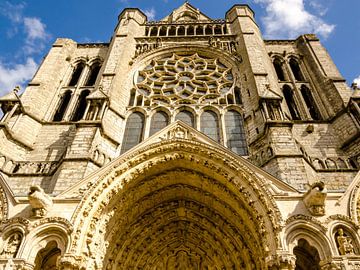 Voorgevel van de kathedraal van Chartres in Frankrijk van Dieter Walther