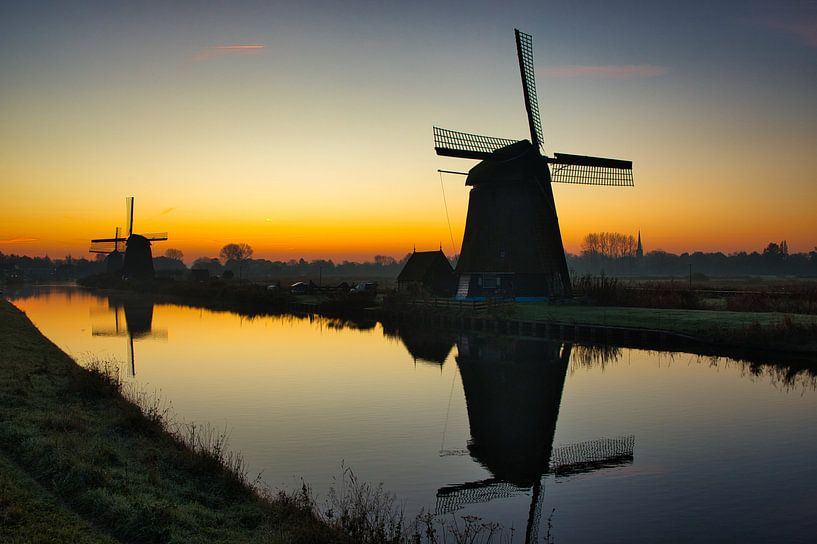 Silhouet van de molens in Alkmaar van peterheinspictures