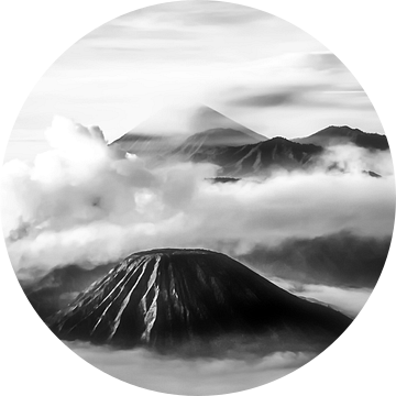 Zonsopgang op de berg Bromo Java Indonesië in zwart-wit van Dieter Walther