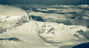 Verschneite Berge in Nordnorwegen Luftaufnahme von Sjoerd van der Wal Fotografie