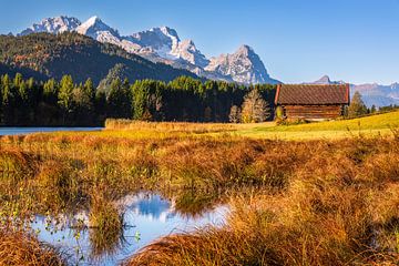 Holzhütte am Bergsee